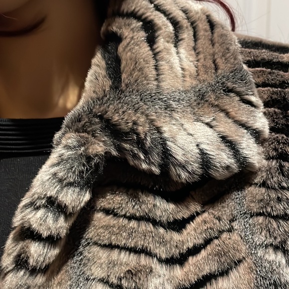 Faux fur Vintage jacket by Unique Int’l. NWOT. Size small. - Picture 2 of 10